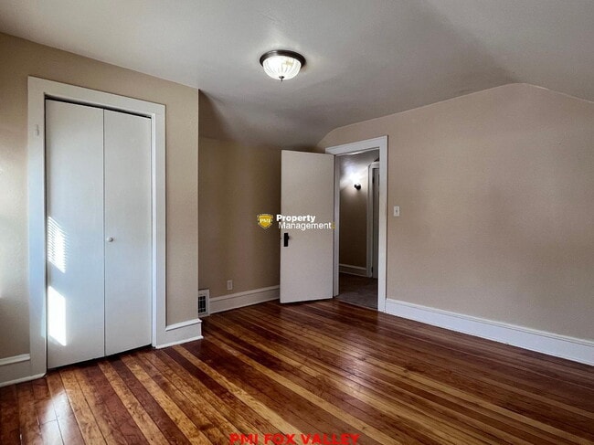 Building Photo - NICE house with wood floors