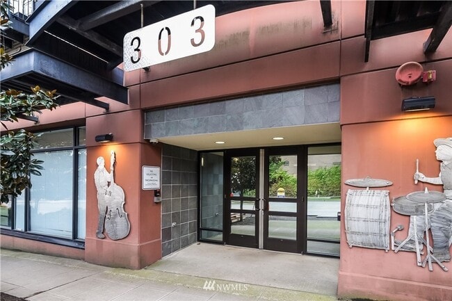 Building Photo - Modern Top-Floor Condo with Stunning Seattle Views