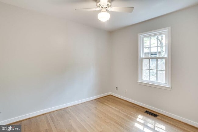 Building Photo - 808 Bashford Ln