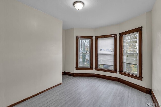 Building Photo - 37 Alsace Ave