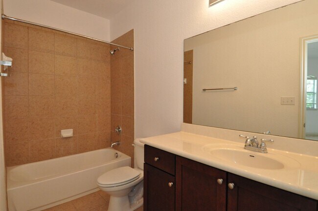 Building Photo - Beautiful Spacious Home FOR LEASE!