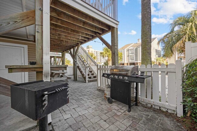 Building Photo - 113A S Yaupon Dr