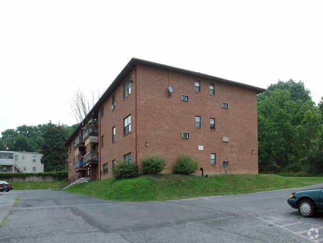 Building Photo - East Walnut Commons