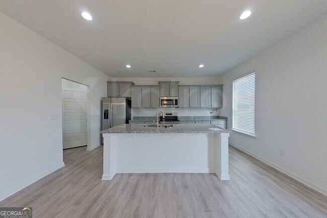 Building Photo - 100 English Oak Ln
