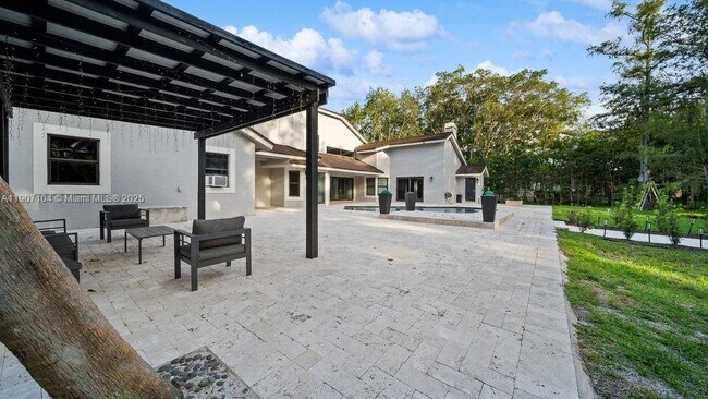 Building Photo - 5831 NW 81st Terrace