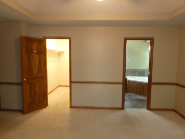 Building Photo - Beautiful home off Chapel Hill Rd