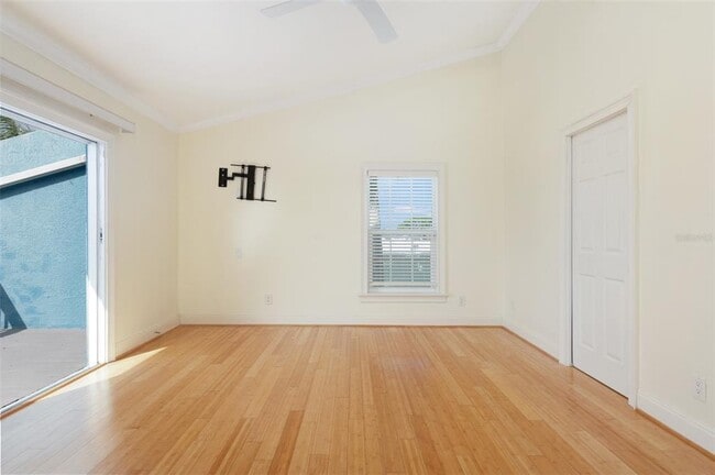 Building Photo - 11820 Capri Cir S