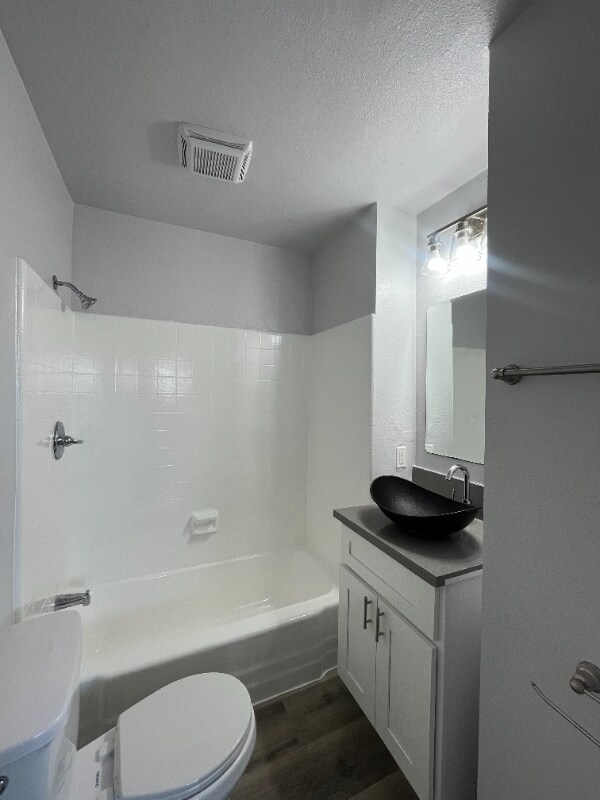 Building Photo - 1060 W 117th St