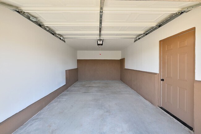 Building Photo - 3 Cll Festiva