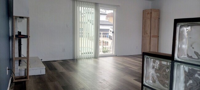 Building Photo - 3/4 mile to beach 3BR in Redondo Beach