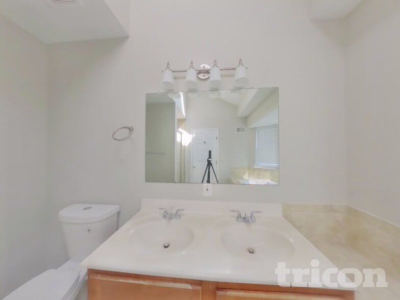 Building Photo - 2201 Grant Ct