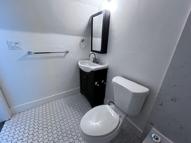 Building Photo - 722 30th St