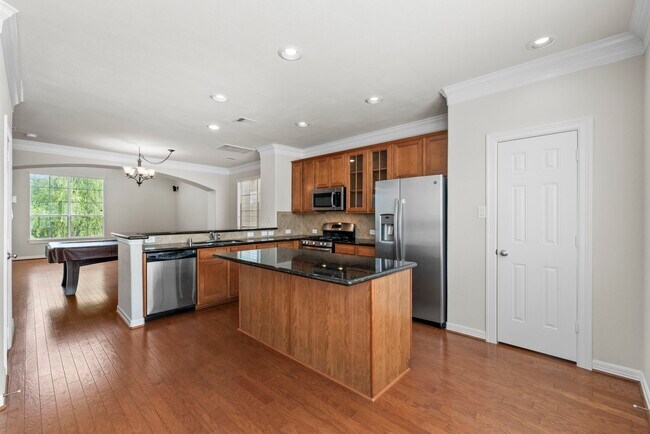 Building Photo - 3334 Clearview Villa Way