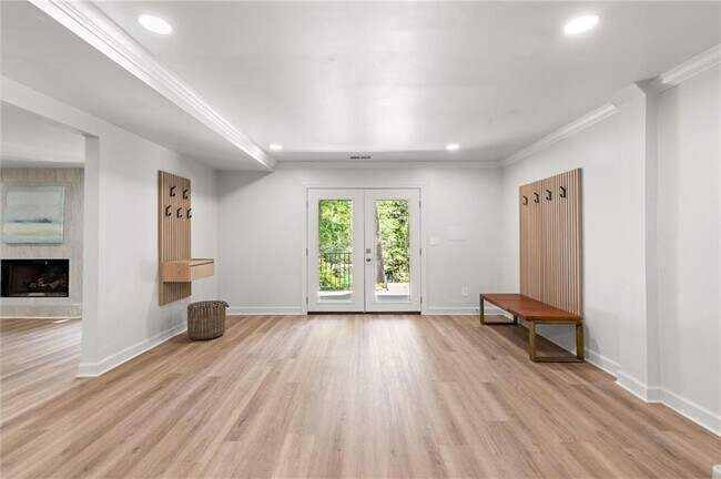 Building Photo - 459 Atlanta Country Club Dr