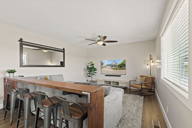 Building Photo - 753 SE Boysen Ln