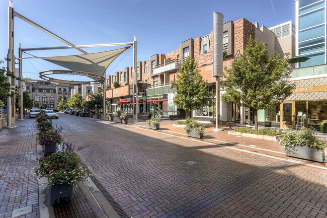 Building Photo - 1667 S Milwaukee St