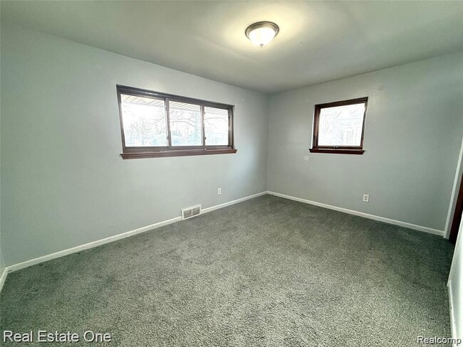 Building Photo - 6845 Plainfield St