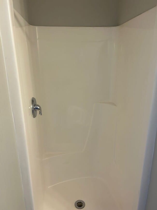 Building Photo - 3 bedroom/ 3 bathroom Townhouse