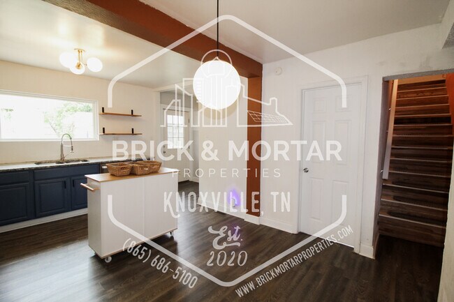 Building Photo - 427 E Caldwell Ave