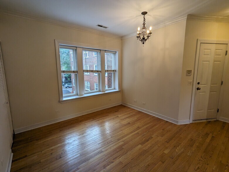 Building Photo - 3244 N Clifton Ave