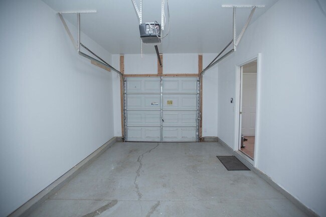 Building Photo - 102 Chandler Chase Ct