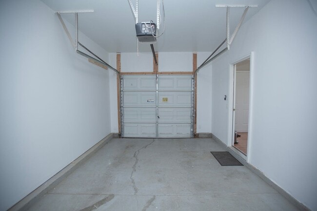 Building Photo - 2 Bedroom 2.5 Bath with Lake View in Morrisville, NC!