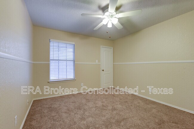 Building Photo - 16734 Basin Oak