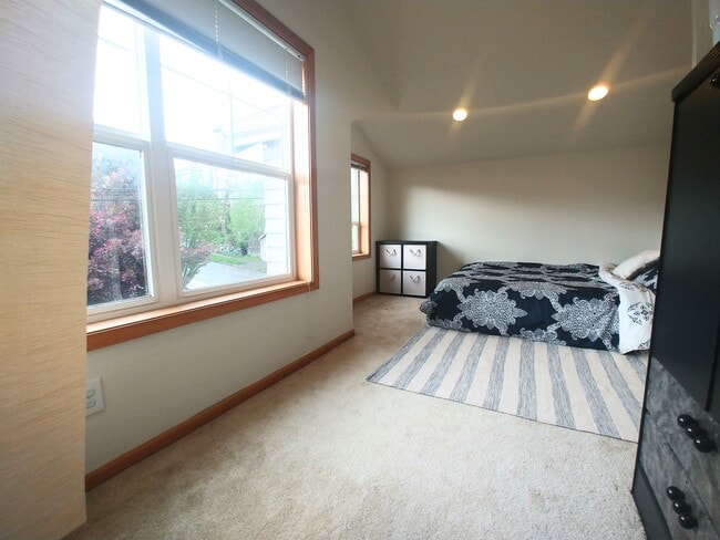 Building Photo - 4505 40th Ave SW