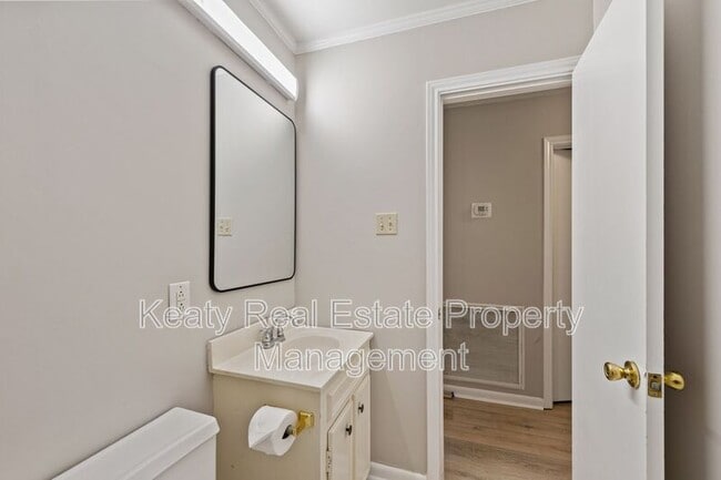 Building Photo - 137 Amber St
