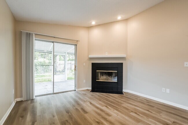 Building Photo - 1912 Windsor Oak Dr