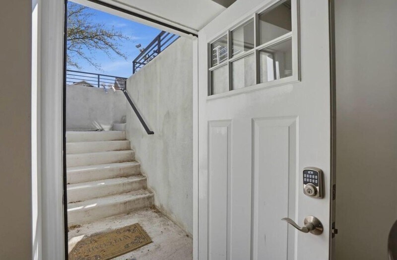Building Photo - 9489 Kirkside Dr
