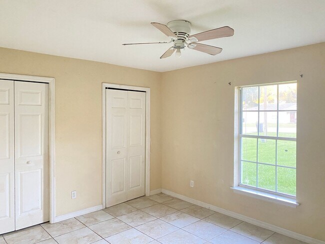 Building Photo - Tiled 3/2/2 available now!