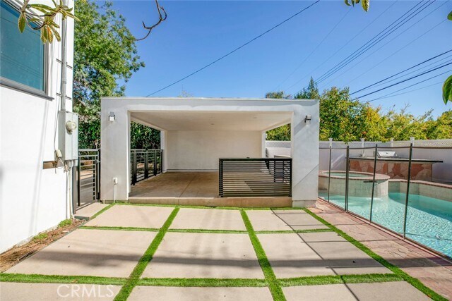 Building Photo - 528 Spencer St