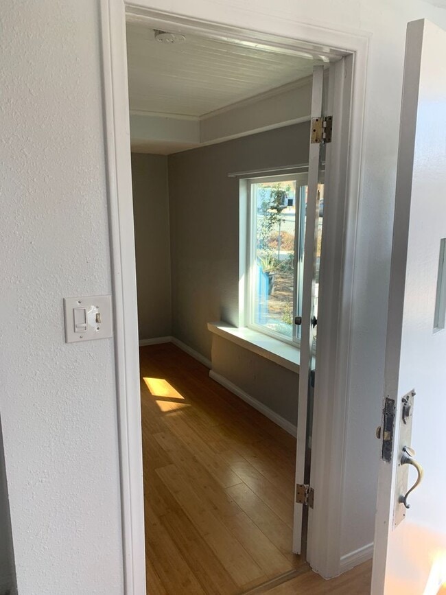 Building Photo - 3 bedrooms 1 bath house in National City