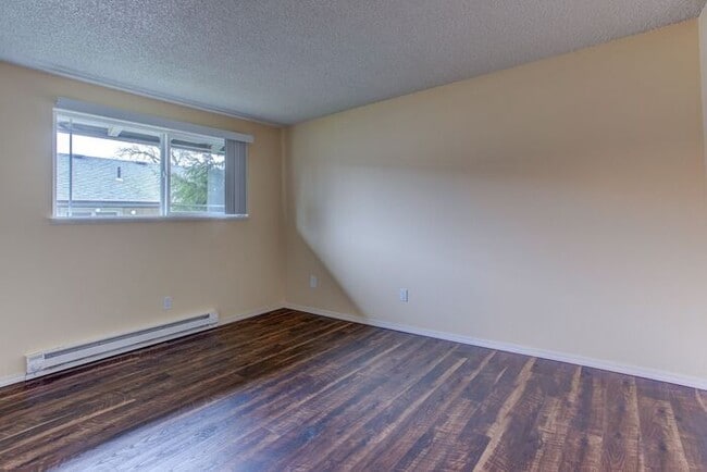 Building Photo - Spacious 2 Bed 1 Bath In Quiet Community