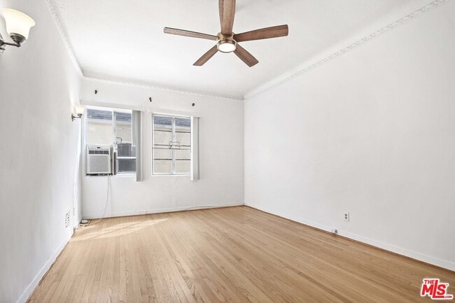 Building Photo - 201 S Poinsettia Pl