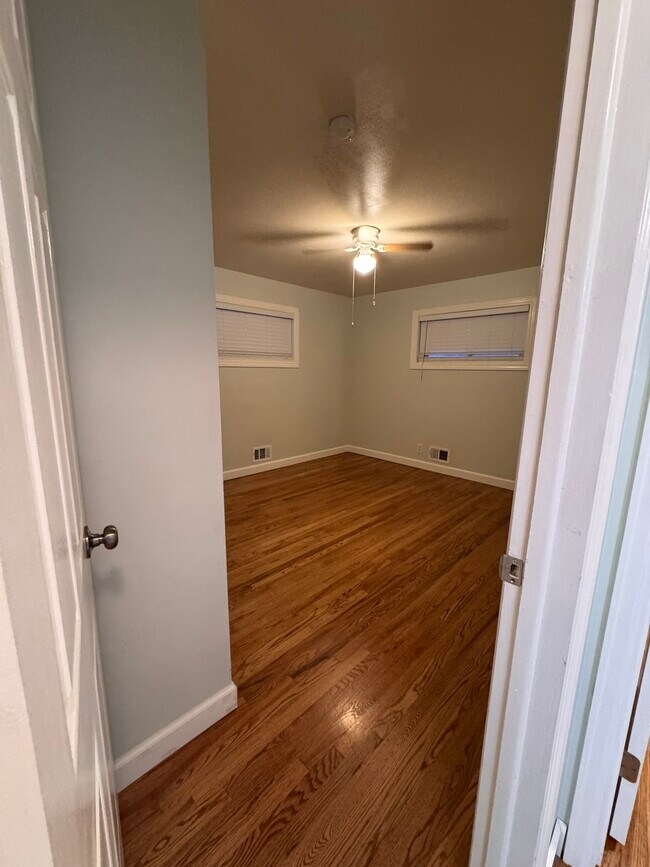 Building Photo - 10859 Murray Dr