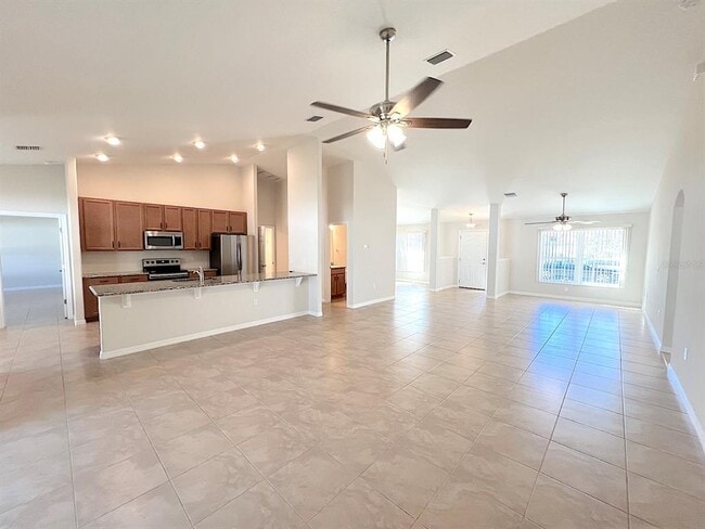 Building Photo - 9 Raemond Ln