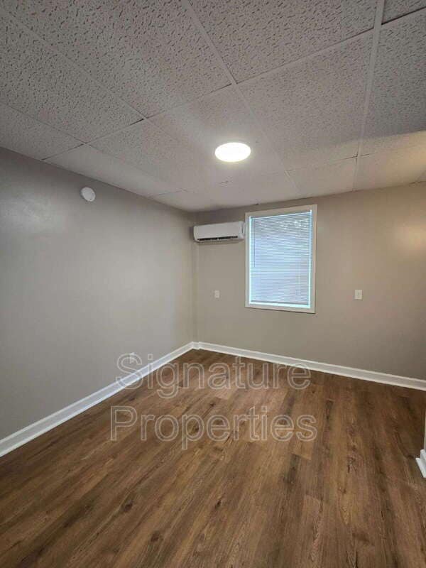 Building Photo - 773 Long Point Rd