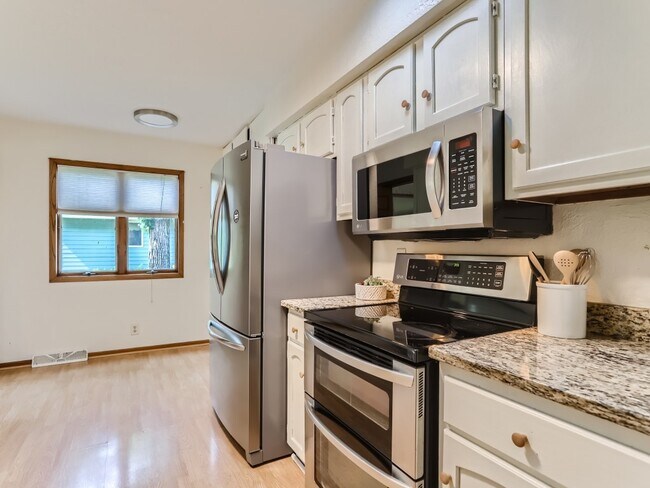 Building Photo - 8840 Morris Rd