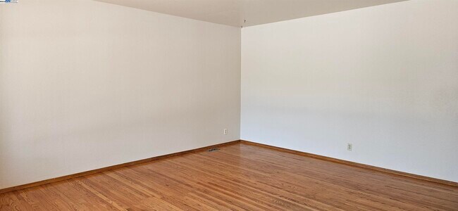 Building Photo - 41772 Chadbourne Dr