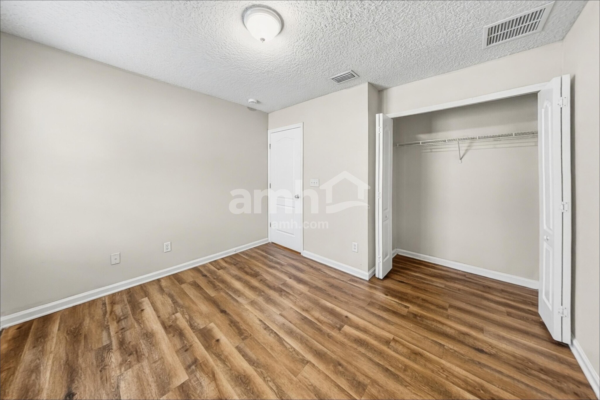 Building Photo - 12336 Deersong Dr N