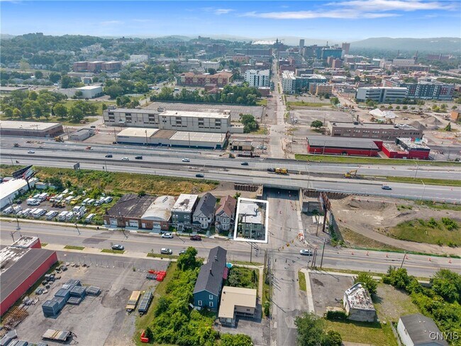 Building Photo - 600 Burnet Ave