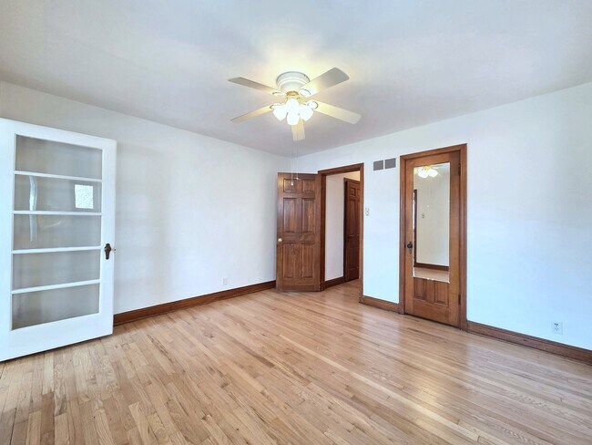 Building Photo - 6634 Devonshire Ave
