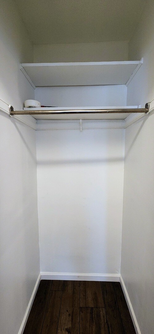 Building Photo - 6157 N Sheridan Rd