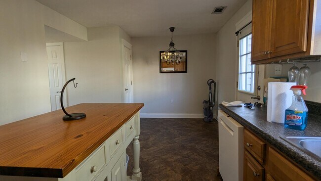 Building Photo - 138 Parkside Dr