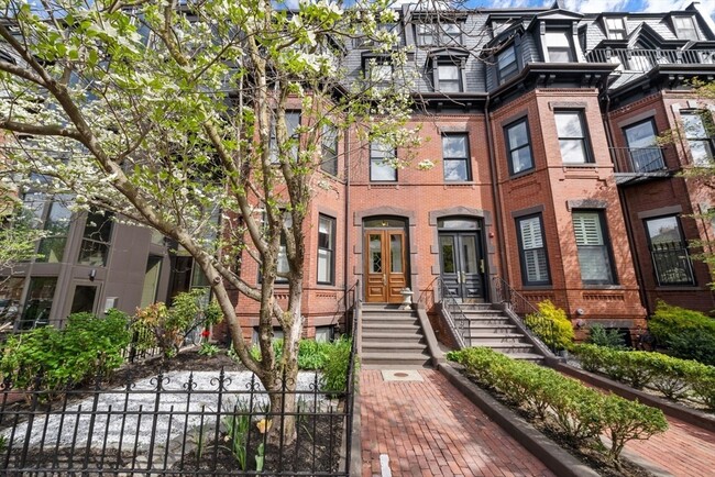 Building Photo - 351 Marlborough St