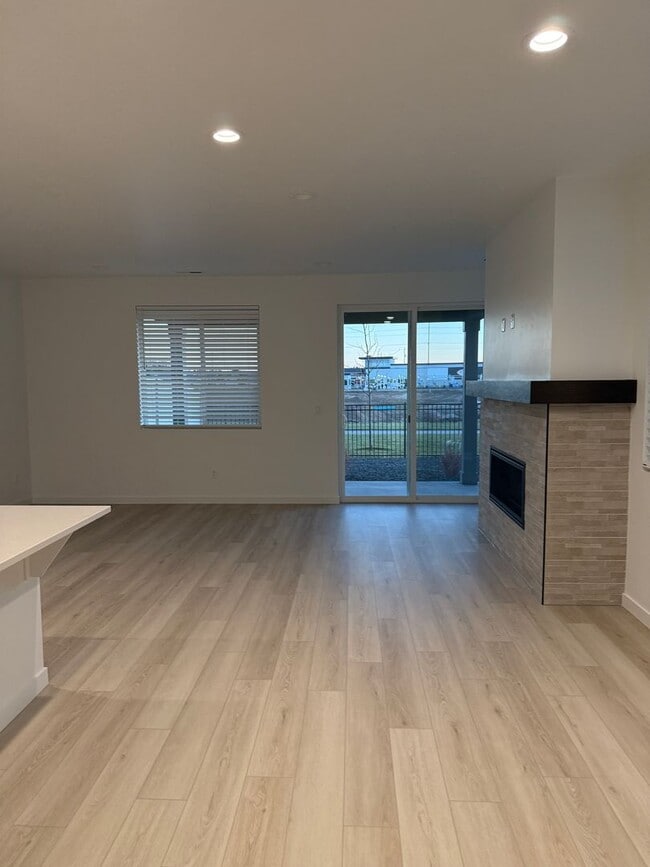 Building Photo - Modern Townhouse for Rent in Desirable Star - 3 Bedroom and 2.5 Bathroom