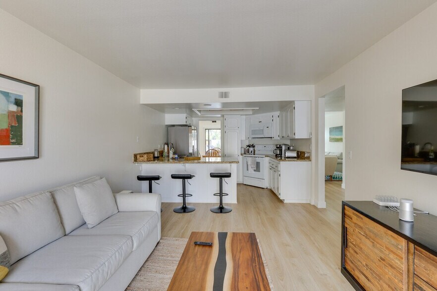 Building Photo - 6908 Peachtree Rd