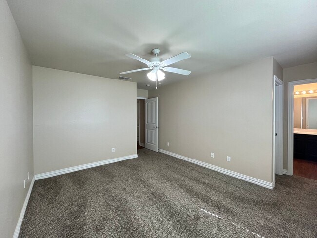 Building Photo - 319 Princess Place